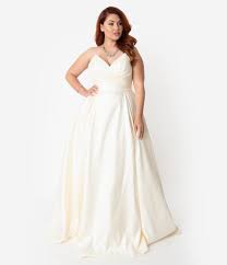 Plus Size Cream Satin Pleated Pointed Sweetheart Strapless Wedding Gown Ball Gown Wedding Dress Plus Wedding Dresses Strapless Wedding Gown