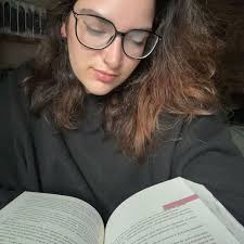 Hola! Estoy comenzando como booktober y booktoker. Puedes pasarte por mi  canal, me encuentras como Sirena Literaria 🩵🩵🩵