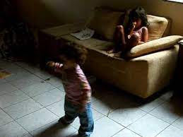 Niña de 6 años bailando mueve el toto. Wn Dancando Nina