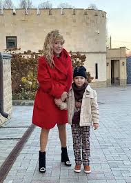 Check spelling or type a new query. Vot Eto Vzglyad Molodaya I Strojnaya Alla Pugacheva Zatmila Vseh Na Foto S Druzheskoj Vecherinki Passion Ru