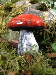 Champignon Decoratif Rouge En Ceramique Raku Accessoires De Maison Par Fanfan Rouge Gorge Poterie Jardin Raku Pottery Idees De Poterie