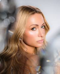 Whitney Bloom's Instagram, Twitter & Facebook