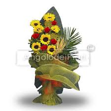 Romanticismo puro, pura tradizione, puro rose rosse. Mazzo Di Girasoli Laurea Anniversario Compleanno