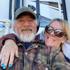 How does a flat head screw get in the delivery line?