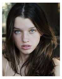 Melissa Byrom's Instagram, Twitter & Facebook