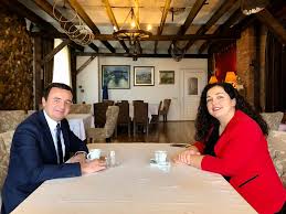 Vjosa Osmani dhe Albin Kurti