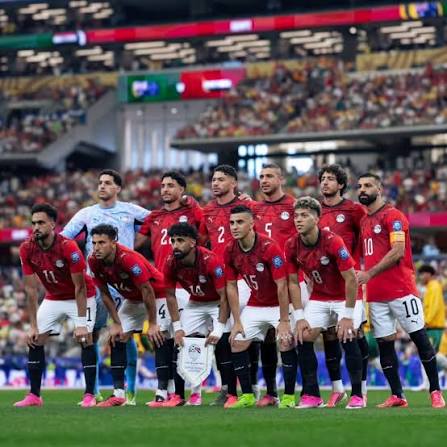 رغم انتهاء مشوار ‫#منتخب_مصر‬ في ‫#كأس_العالم‬، فإن ما قدمه اليوم أمام  ‫#منتخب_الأرجنتين‬ كان أداءً عالمياً يبعث على الفخر والاعتزاز. خسرتم  النتيجة، لكنكم كسبتم احترام العالم، وأثبتّم أن المنتخب المصري قادر على  مقارعة