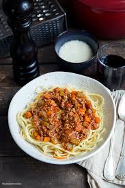 Spaghetti Bolognese Ein Klassiker Aus Italien Madame Cuisine Rezept In 2020 Spaghetti Bolognese Rezept Spaghetti Bolognese Bolognese Rezept Einfach