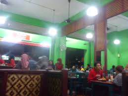 Sekarang di hari kedua ini, aku dan team bakal review makanan di saung cisangkuy, jalan di sekitar dago dan juga review makan malam di restoran wong solo. Wong Solo Seksyen 7 Shah Alam Sightseeing