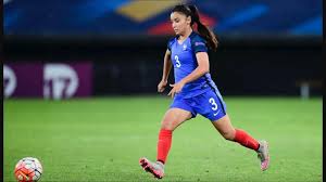 Sakina karchaoui, née le 26 janvier 1996, est une footballeuse internationale française qui évolue au poste d'arrière gauche. Sakina Karchaoui Home Facebook
