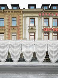 Ein Hotel In Schweden Bekommt Einen Mit Perforiertem Aluminium Drapierten Pavillon Aluminium Bekommt D Best Western Hotel Best Western Swedish Architecture