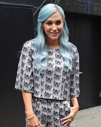 The singer debuted blue tipped strands as she headed to the bahamas with her boyfriend brad ashenfelter. Kesha Shows Off Her Bright Blue Hair Do And Flashes Similar Coloured Hand Tattoo Ok Magazine