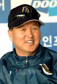 초등학교 3학년 때부터 야구를 시작했다. ê¹€ê²½ë¬¸ ê·¸ì˜ ë¯¿ìŒê³¼ ë‚´ì¹¨ ì‚¬ì´ ë‰´ìŠ¤ ë™ì•„ë‹·ì»´
