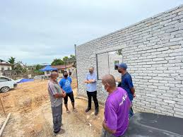 Mobile apps (redirected from turun ke padang). Salleh Turun Padang Meninjau Insiden Kebakaran Di Kg Pirasan Lama Jesselton Times
