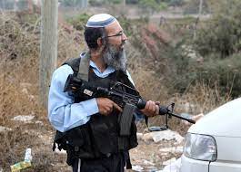 تسليح المستوطنين.. خطوة جديدة للتصريح بقتل الفلسطينيين بدم بارد • نون بوست