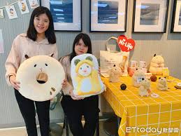 跨轉/跨存指定交易任滿2筆 贈熱門好禮多選一 贈品數量有限 送完為止 詳情請見萊爾富官網及國泰世華銀行活動頁面. èŠçˆ¾å¯Œç¨å®¶èŒå¯µå€‰é¼  åŠ©å…­çš„æ—¥å¸¸ é›†é»žè³¼ 44æ¬¾è¶…ç™‚ç™'å°ç‰©ä¸€æ¬¡çœ‹ Ettodayæ¶ˆè²»æ–°èž Ettodayæ–°èžé›²