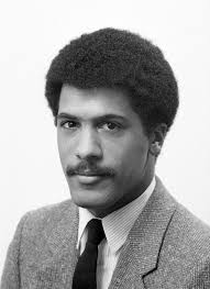 Lester Holt looks so different in nostalgic picture you must see