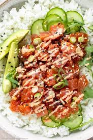 Overhead Close Up Photo Of Homemade Spicy Tuna Sushi Bowl Drizzled With Spicy Mayonnaise And Garnished Fresh Tuna Recipes Spicy Tuna Recipe Sushi Bowl Recipe