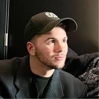 Jour de sortie Après son succès « Popcorn Salé » (+65M de streams, disque  de platine), SANTA est de retour avec un single inédit avant la sortie de  son album au Printemps ! « Recommence-moi »…