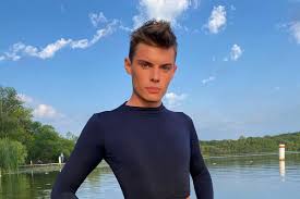 It has over 3 million subscribers and is read by 23 million adults each week. Gender Fluid Model Is Sports Illustrated S First Male Swimsuit Finalist Outsports