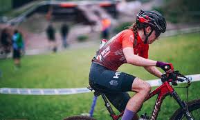 Blanka vas belongs to the world top in cyclocross but has already proven to be one of the greatest talents in both road racing and on the mountain bike. Vas Kata Blanka Otodik A Mtb Vilagkupa Franciaorszagi Futaman Bringasport