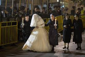 Photos Orthodox Jewish Wedding Attracts 25 000 Guests Jewish Wedding Orthodox Jewish Jewish Women