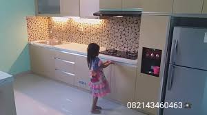 Hanya butuh sedikit sentuhan saja membuat kesan pada ruang dapur ini terlihat begitu rapih dan cantik. Cara Memasang Rak Piring Kitchen Set Minimalis By Tutorial Mebel