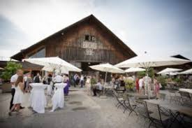 Urlaub auf dem bauernhof einer der beliebtesten formen von familienurlaub in bayern. Hochzeit Auf Dem Bauernhof Feiern Rustikale Romantik Bei Jucker Farm