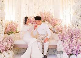 With the relaxed restrictions, some couples are hoping to expand their guest lists for their wedding ceremonies. Malay Weddings In Singapore Guide To Muslim Solemnisations Customs And Reception Etiquette Honeycombers Singapore