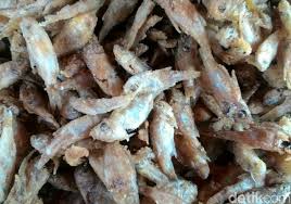 Sambel wader ini memiliki rasa gurih dan kriuk yang akan membuatmu ketagihan mencobanya. Ikan Wader Si Mungil Yang Kriuk Renyah Jadi Menu Andalan Warung
