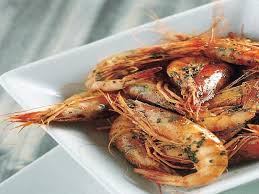 Del liquore resterà solo l'aroma, l'alcol svanirà rapidamente lasciando i gamberi flambati al bourbon profumati e appetitosi. Ricetta Gamberi Imperiali Al Brandy E Angostura Cook