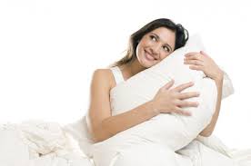 Daca vrei ca toate elementele importante din corp sa fie transportate corespunzator, ar fi bine sa dormi pe partea stanga. In Ce PoziÅ£ie SÄ Dormi Ca SÄ Nu Mai Ai Arsuri In Capul Pieptului