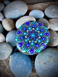 Pin Von Anni Auf Deko In 2020 Steine Bemalen Mandala Steine Kies Malerei