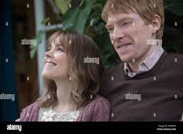 Mary (RACHEL MCADAMS) and Tim (DOMHNALL GLEESON) in "About Time Stock Photo 