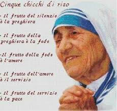 Con la sua opera ci ha insegnato ad amare il prossimo e a credere nell'umanità. Pin Di Chiodini Elena Su Frasi Madre Teresa Citazioni Religiose Citazioni Spirituali