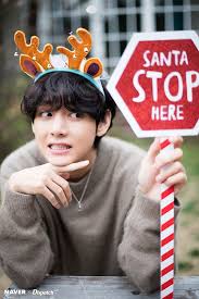 Olhaedo dasiboneun christmas tree gidaryeotdeon nareul chajaongeonji geori gotgoseul hwanhi balkigo. Ayi ð¤€ On Twitter Bts Christmas Bts Taehyung Taehyung