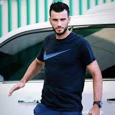 وجه لاعب الهلال، عمر السومة، شكر للاعب الهلال ياسر القحطاني، بعد مبادلتهم القمصان في مباراة الفريقين الأخيرة. Ø¹Ù…Ø± Ø§Ù„Ø³ÙˆÙ…Ø© ÙŠØ³Ø§Ù†Ø¯ Ø§Ù„ÙØªÙˆØ© Ø¨Ù€ 6 Ø¢Ù„Ø§Ù Ø¯ÙˆÙ„Ø§Ø± Ø£Ø«Ø± Ø¨Ø±Ø³