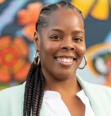 Aisha Wells's Instagram, Twitter & Facebook