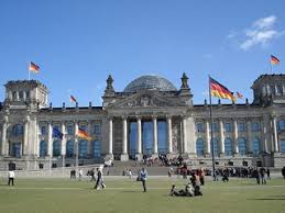 Seine amtssitze sind das schloss bellevue in berlin und die villa hammerschmidt in bonn. The Deutschland Parlament It Is A Really Mejestic And Beau Flickr