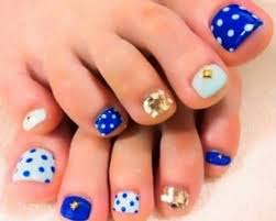 Conoce qué riesgos para la salud de tus pies supone el pintarse las uñas de los mismos por costumbre. 75 Creativos Disenos De Unas Decoradas Con Puntos Faciles Y Elegantes