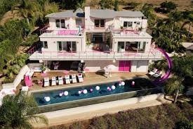 La Vraie Maison De Barbie En 2020 Maison Barbie Barbie Maison De Reve Malibu Barbie