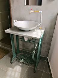 Pias Com Pe De Maquina Antiga Joia De Casa Banheiros Rusticos Pequenos Pias De Banheiro Rustico Decoracao Banheiro Rustico