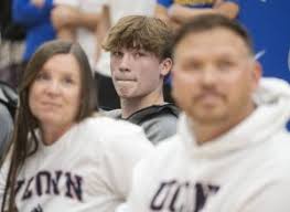 Mullins commits to two-time defending champ UConn