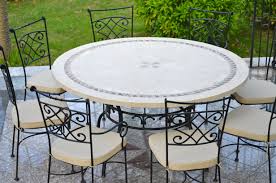 Acheter une table de jardin représente un choix important pour vivre le quotidien de manière détendue. Table De Jardin En Mosaique Ronde Pierre De Marbre 160 125 Imhotep