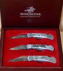 The logo and year are printed on the blade and it comes complete in a commemorative gift tin. 81 Winchster Knives And Tools Ideas Knives And Tools Knife Winchester