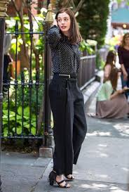 Obtén más información sobre el uso de cookies y la información. Pasante De Moda The Intern Srita Mendez