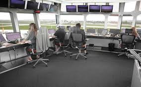 Salariile controlorilor de trafic aerian pot ajunge, in cazul celor de pe aeroportul otopeni cel putin, si la peste 7.000 de euro lunar, potrivit unor cifre obtinute si prezentate de economica.net. Companiile Publice Raiul AngajaÅ£ilor La Stat Fmi DenunÅ£Ä Salariile Prea Mari