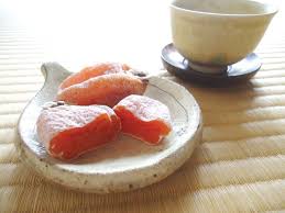 For hoshigaki, however, you will need to use hachiya persimmons. Hoshigaki Oishii