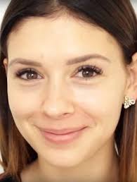 Instagram to miejsce, w którym gwiazdy swobodnie pokazują swoje zdjęcia bez makijażu.ku zaskoczeniu wielu, często wyglądają o wiele lepiej niż w sytuacji, w której decydują się na konturowanie nosa, kości policzkowych, doklejanie sztucznych rzęs i podkreślanie ust tak, by wydawały się bardziej pełne. Klaudia Halejcio Bez Makijazu Uwierzcie Nie Tego Sie Spodziewacie