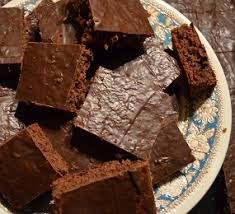 Il castagnaccio è un semplicissimo dolce povero con origini nella parte appenninica della toscana. Castagnaccio Al Cioccolato Ricettone
